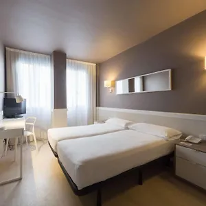 Otel Paral-lel **